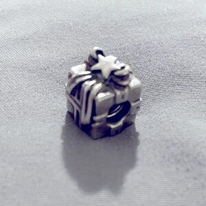 Pandora Gleaming Gift Present Charm